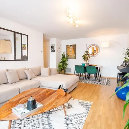 Le Grand Bain Apartman Tours