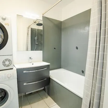Le Grand Bain Apartman Tours